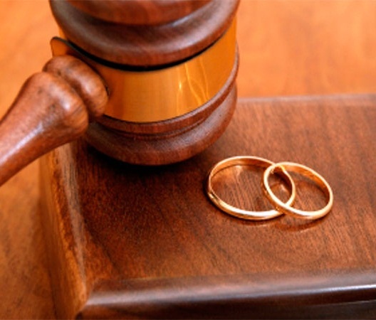 3.-Presentarse a audiencia en el Juzgado, para que su señoria emita sentencia de divorcio economico en la CDMX